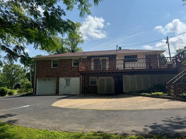 Building Photo - Beautiful 3 Bed 3 Bath Home nestled in St. B!