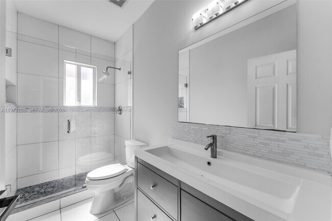 Building Photo - 239 SE 31st Terrace