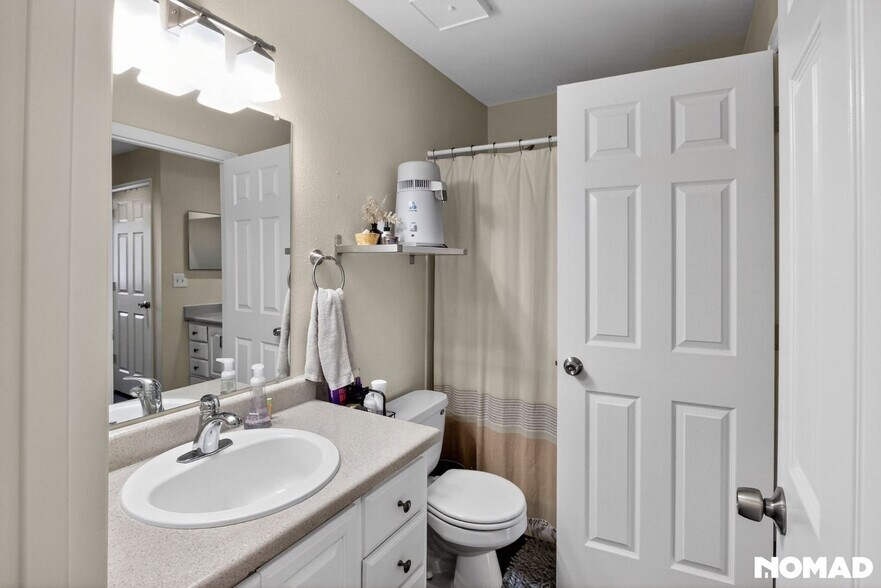 Building Photo - 4239 S Mobile Cir