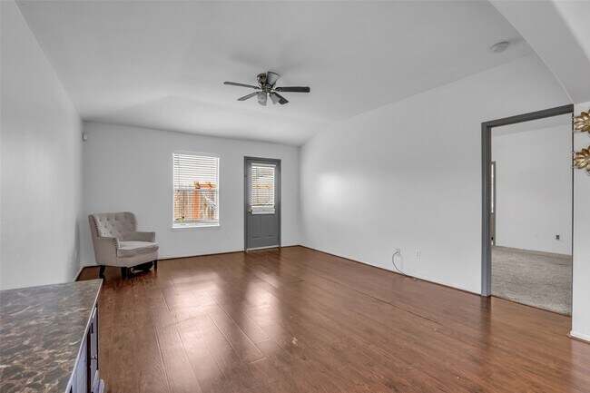 Building Photo - 9327 Delicado Dr