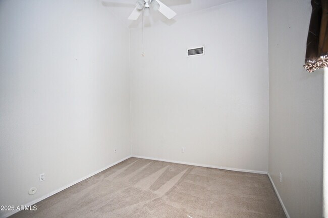 Building Photo - 4953 S Moss Dr