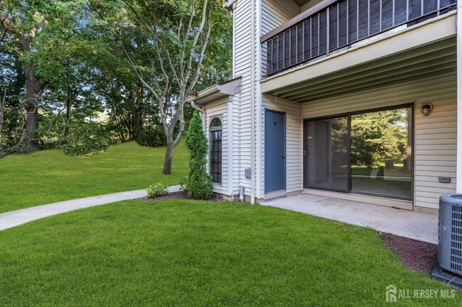 Building Photo - 2101 Bayhead Dr