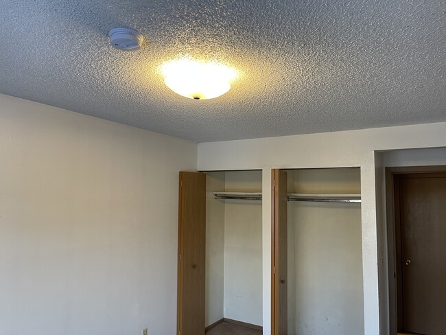 Building Photo - 402 S Gilbert St