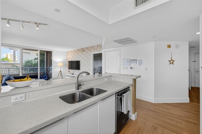 Building Photo - 19501 W Country Club Dr