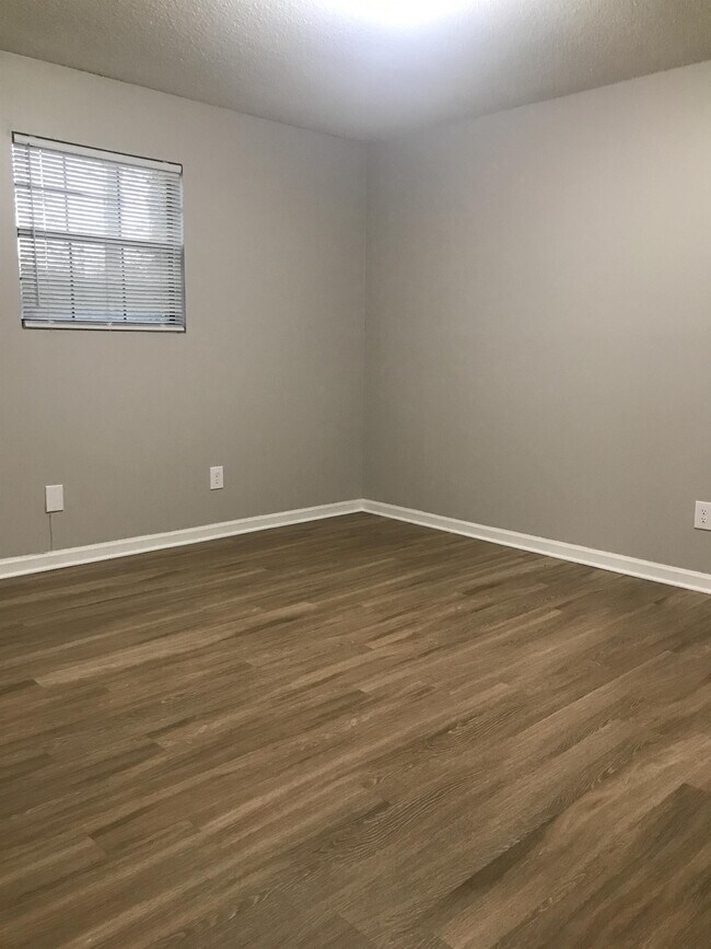 Building Photo - 2509 Green Oaks Ct SE