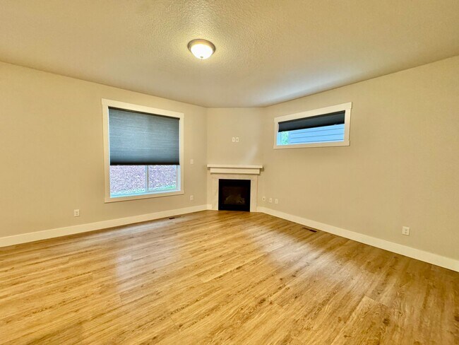 Building Photo - What Beauty! Live with serenity ~ Short distance to the heart of hazel Dell