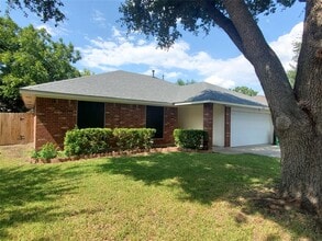 Building Photo - 1806 Maplelawn St