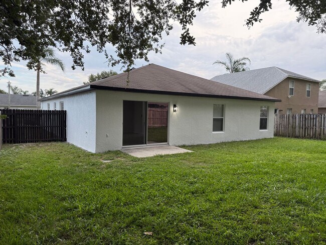 Building Photo - Spacious 4 bedroom home in Lake Mary