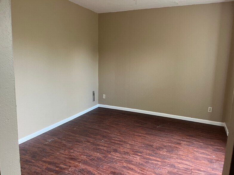 Building Photo - 5064 Cates Ave