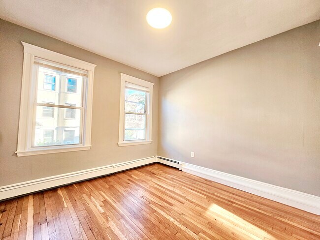 Building Photo - 141 Sutherland Rd