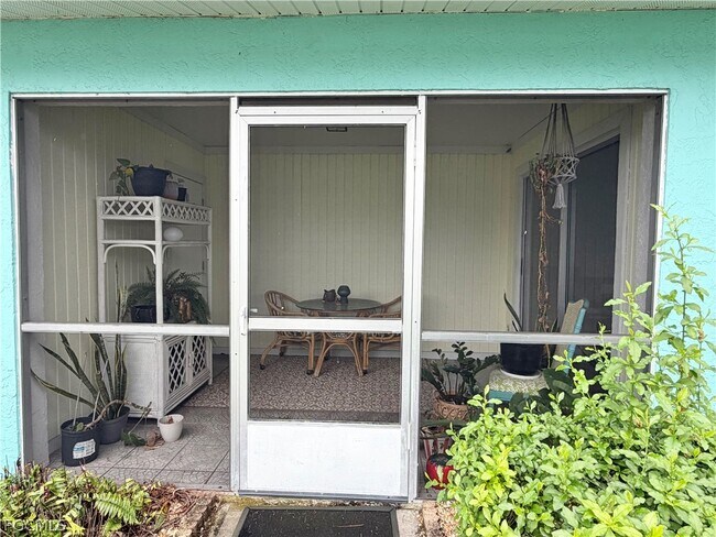 Building Photo - 3032 SE Santa Barbara Pl