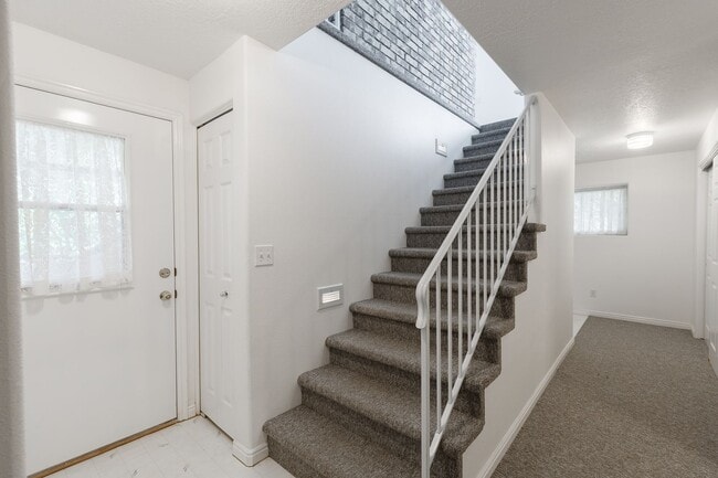 Building Photo - Serene 3 Bedroom, 2 Bathroom Home in Pine ...