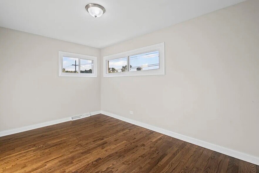 Building Photo - 1358 Mackinaw Ave