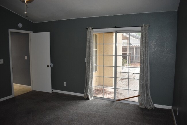 Building Photo - 872 San Pablo Ave