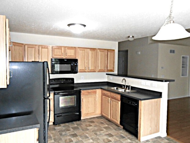 Building Photo - 211 Cherrytree Ln