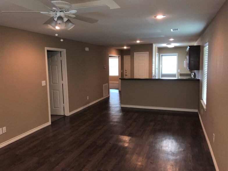 Building Photo - 4280 Castlegate Dr