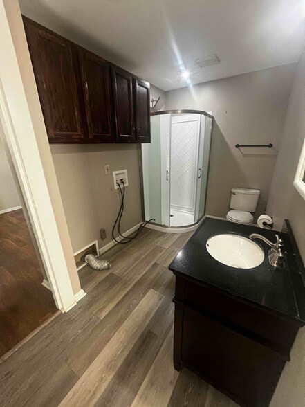 Building Photo - 401 E Chestnut St