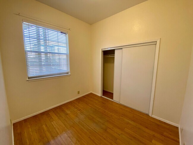 Building Photo - 860-866 20th St, Oakland, CA 94607