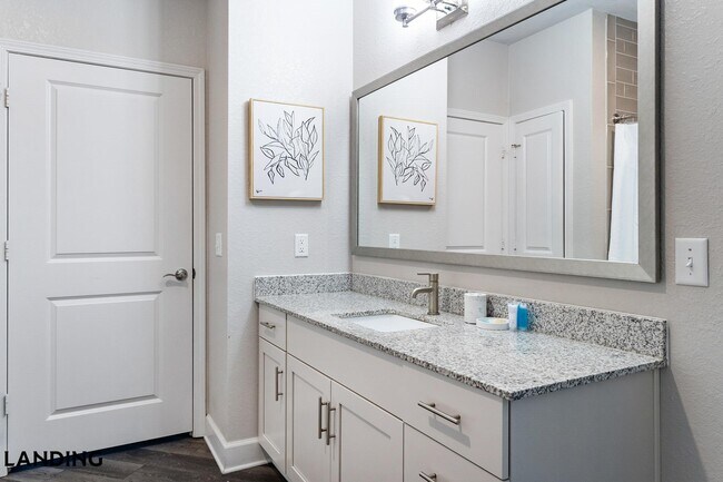 Building Photo - 918 Aventine Dr