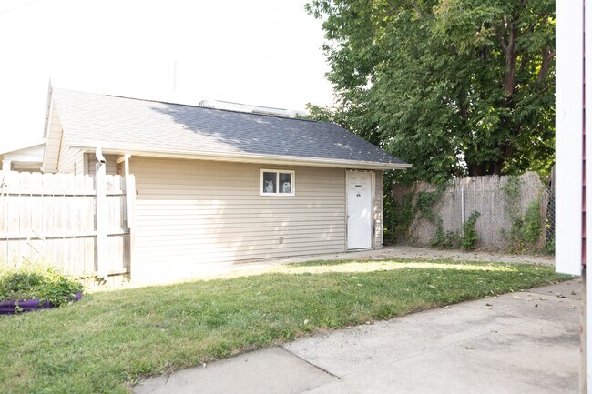 Building Photo - 1001 4th Ave