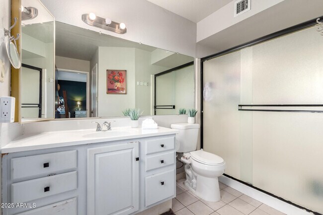 Building Photo - 2739 S Emerson Cir