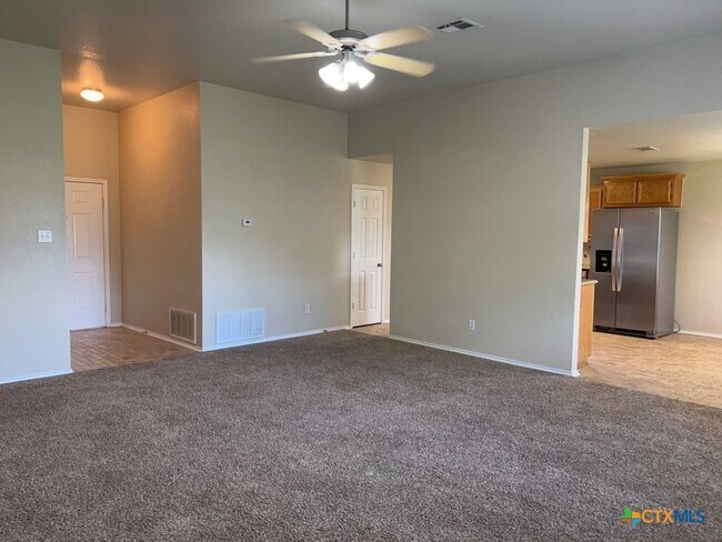 Building Photo - 309 Viola Dr