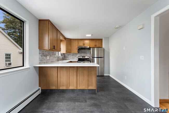 Building Photo - 1103 Shippan Ave