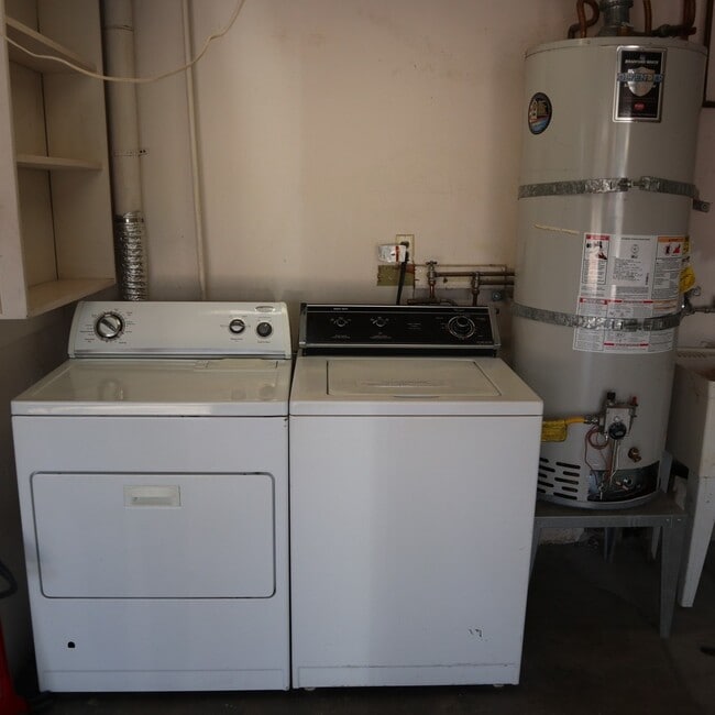 Building Photo - Available August 2026- 5 Bedroom with a POOL - on MARY LANE