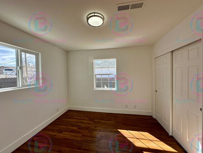 Building Photo - Modern 3-Bed Home with Fireplace, Backyard Entertaining Space & Prime Location