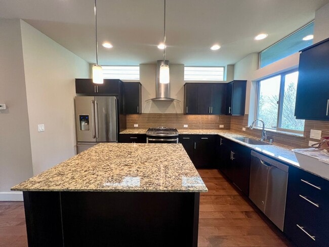 Building Photo - Newcastle Home