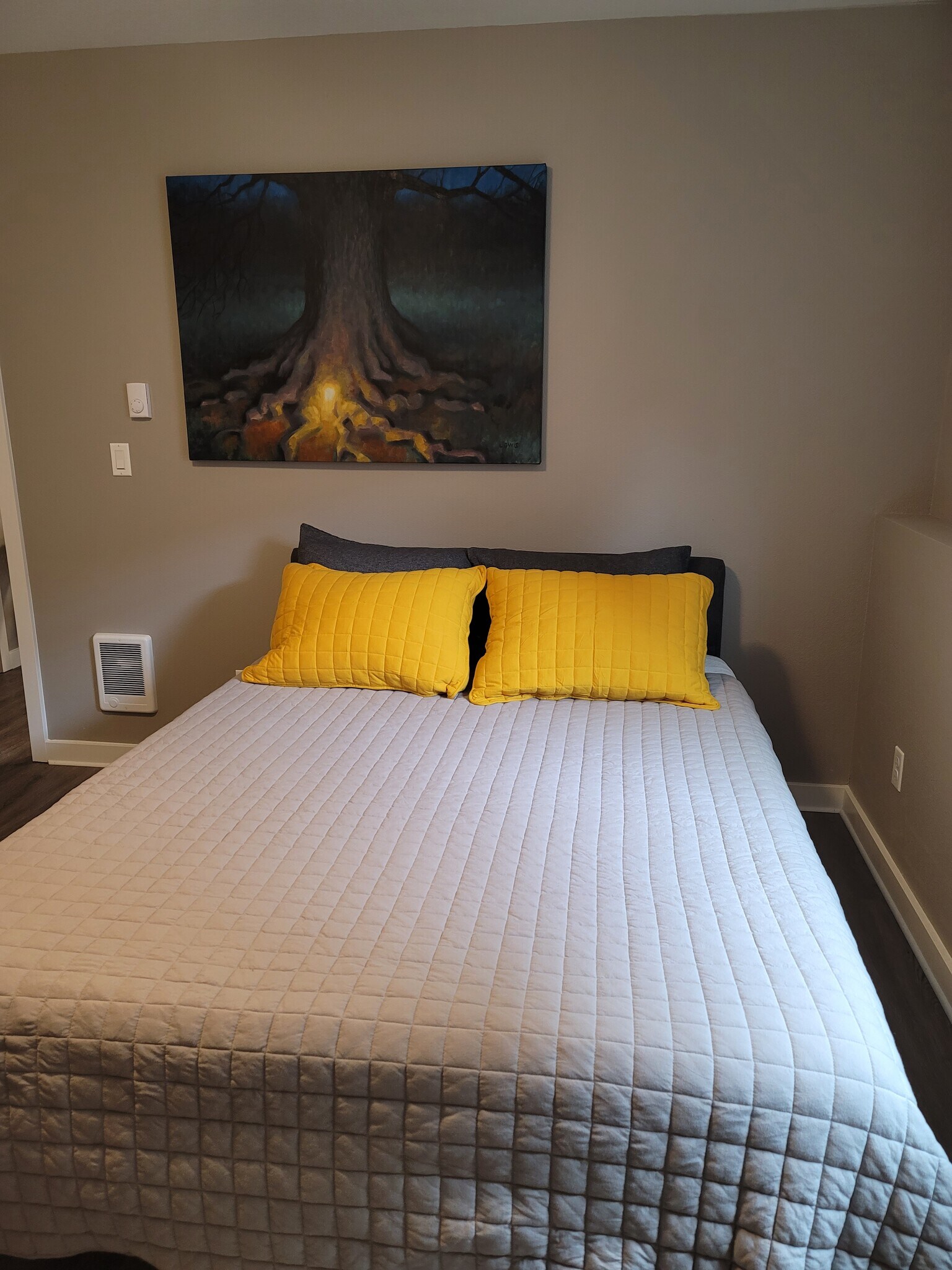 Building Photo - 6640 N Amherst St