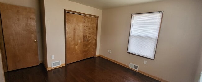 Building Photo - 5738 N 55th Pl