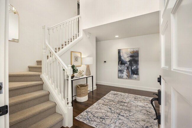 Building Photo - 756 NE Brookcliff Ln