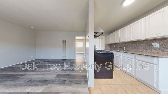 Building Photo - 824 15th St