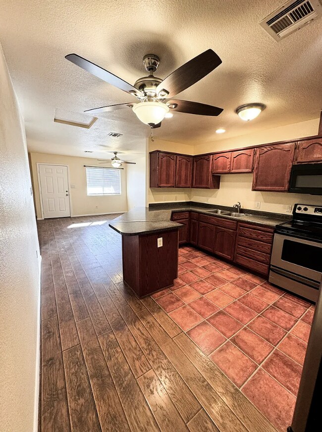 Building Photo - A Cozy 2 bed/ 2 bath home in the heart of Yuma!