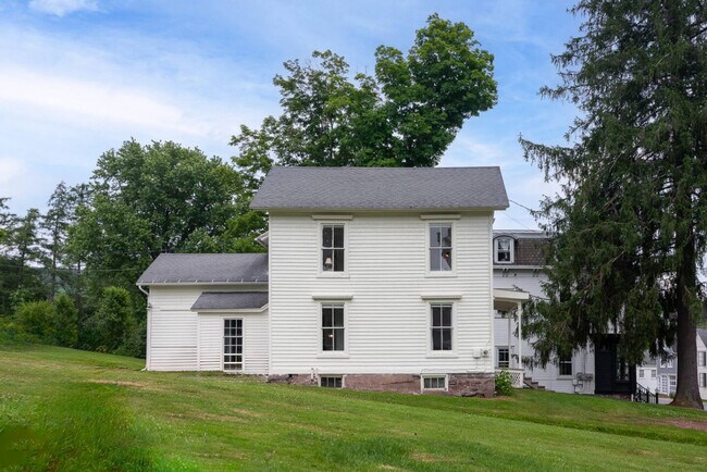 Building Photo - 1915 County Hwy 6