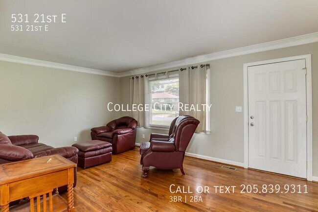 Building Photo - 531 21st St E