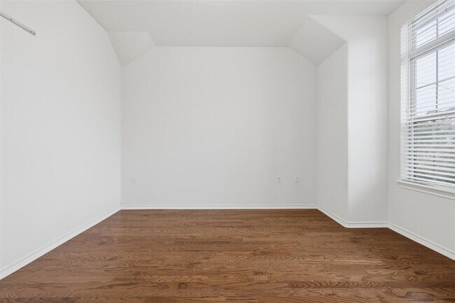 Building Photo - 13401 Henneman Dr