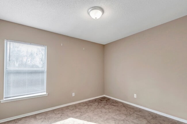 Building Photo - Newly Renovated Units in Killen, AL