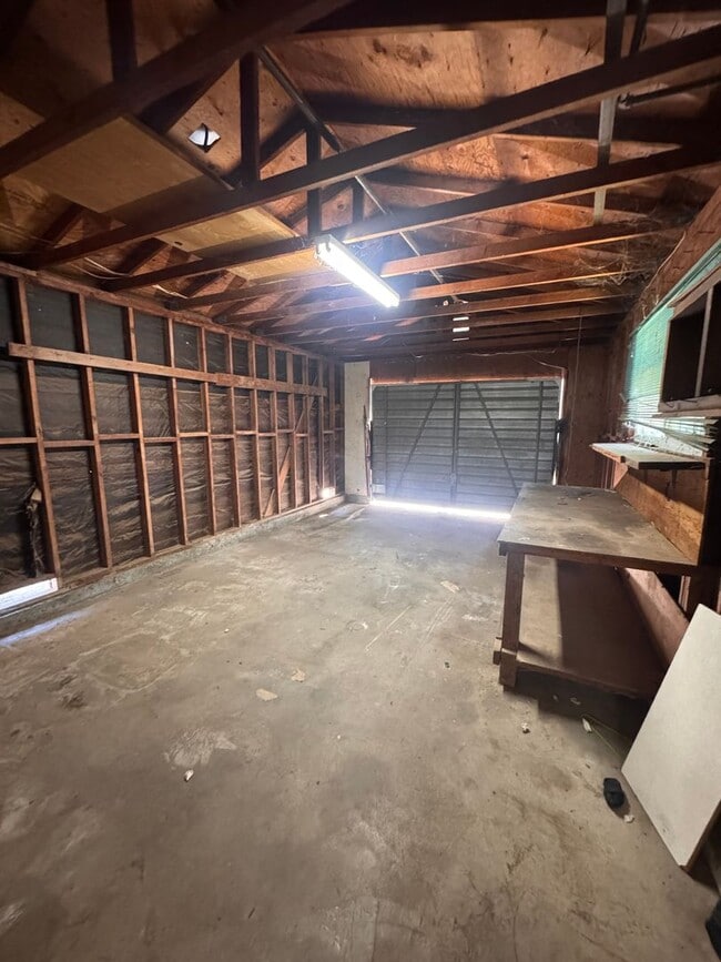 Building Photo - 913 Banyan Dr
