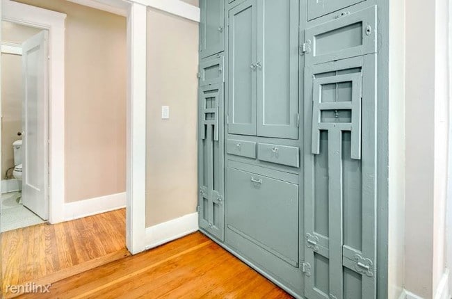 Building Photo - 1136 N Columbus Ave