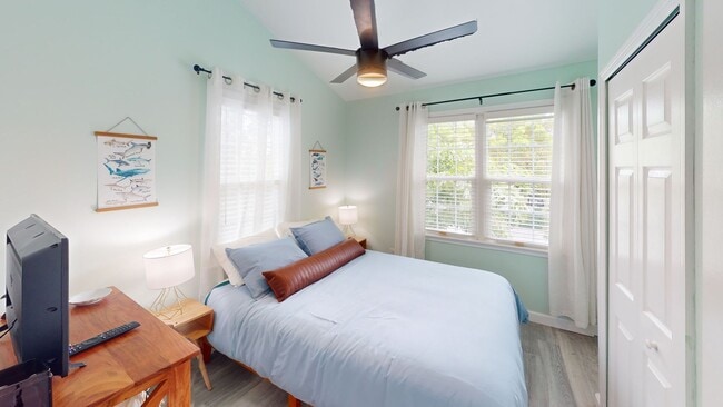 Building Photo - $3,800/mo - Furnished 2-Bed/1.5-Bath Townh...