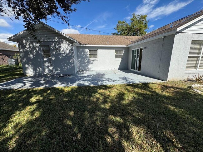 Building Photo - 14940 Day Lily Ct