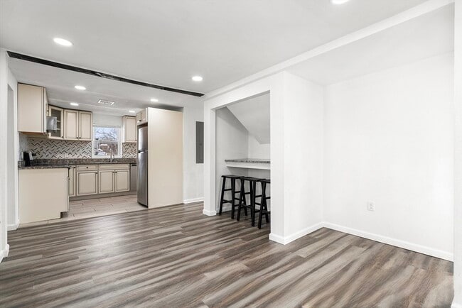 Building Photo - 249 W Main St