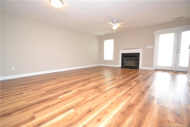 Building Photo - 110 Riverwalk Cir