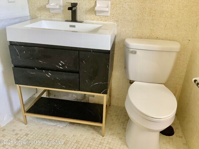 Building Photo - 7322 Pinehurst Dr