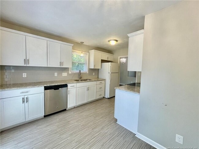 Building Photo - 820 Anarine Rd