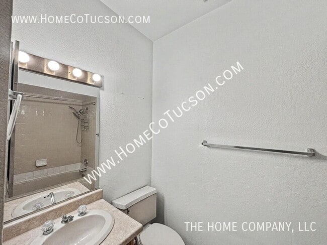 Building Photo - 5750 N Camino Esplendora