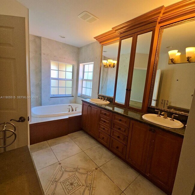 Building Photo - 2136 NW 4th St