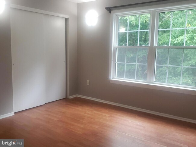 Building Photo - 5032 Beech Ct